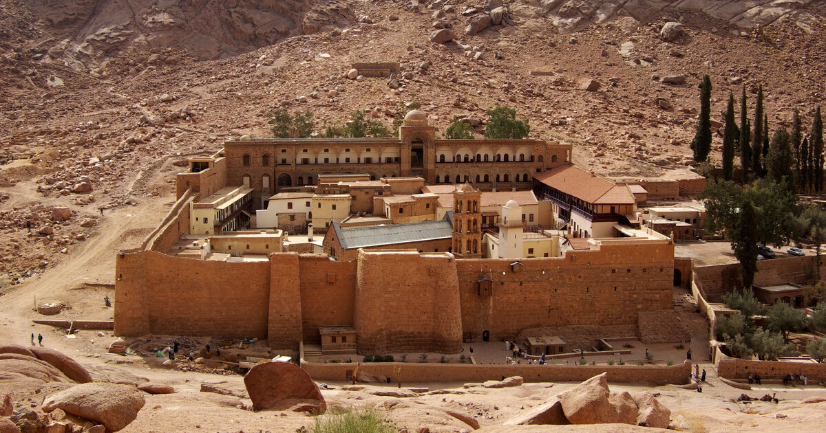From Cairo: Mount Sinai & St. Catherine's Monastery Day Trip